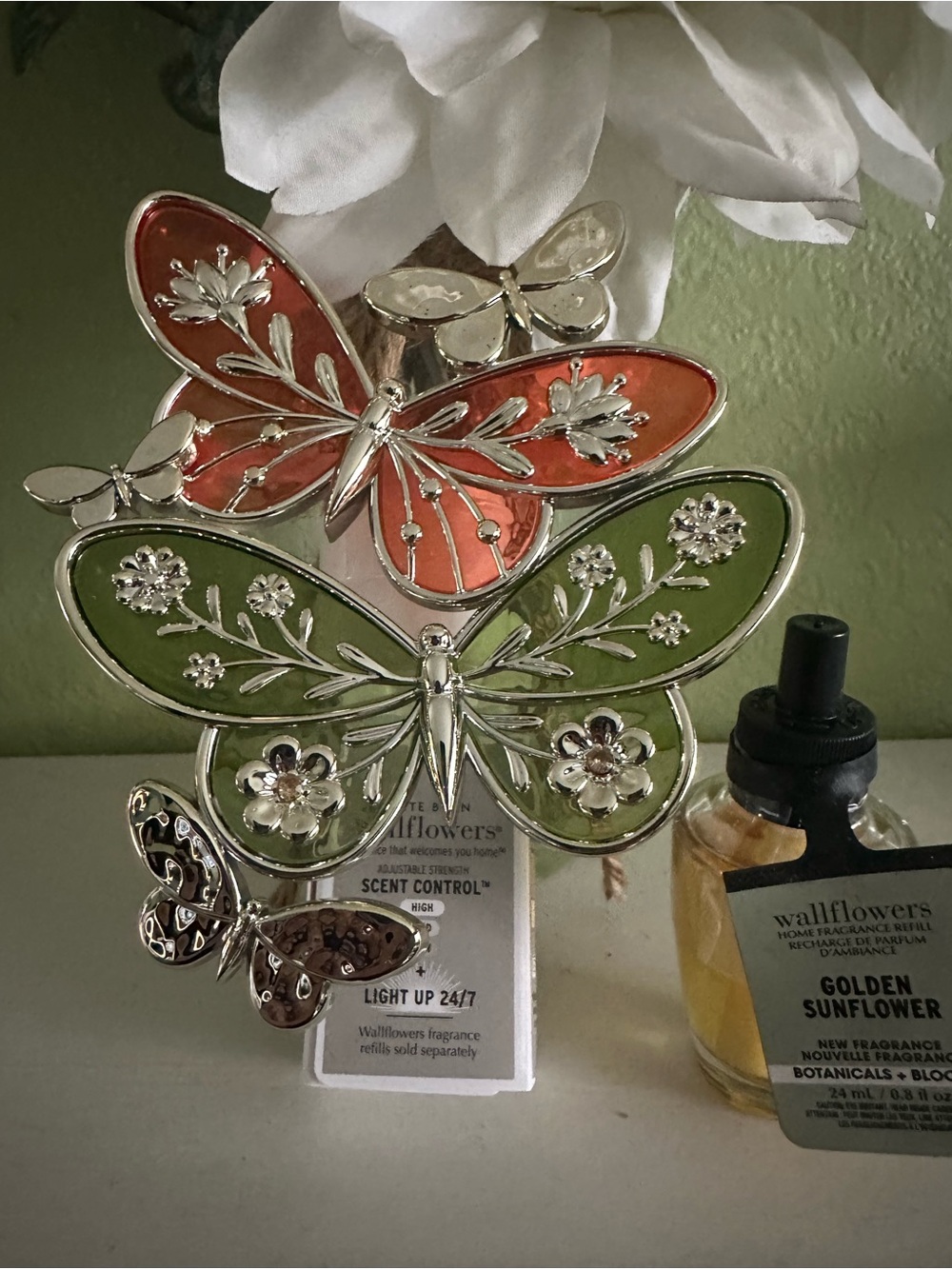 Butterfly Wallflowers Plug scent control with fragrance bulb